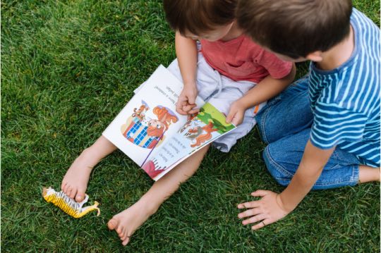 School kids reading together